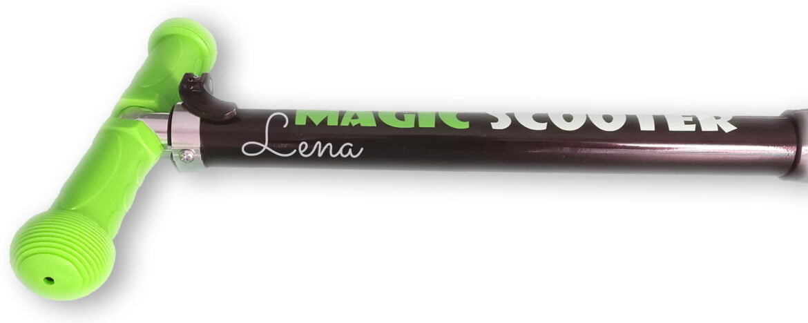 Zielona hulajnoga balansowa ze świecącymi kołami Milly Mally z naklejką z imieniem Lena