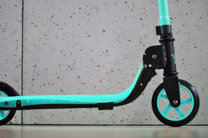 Hulajnoga dwukołowa SMART Milly Mally Mint. Personalizowany prezent dla dzieci 6 lat.