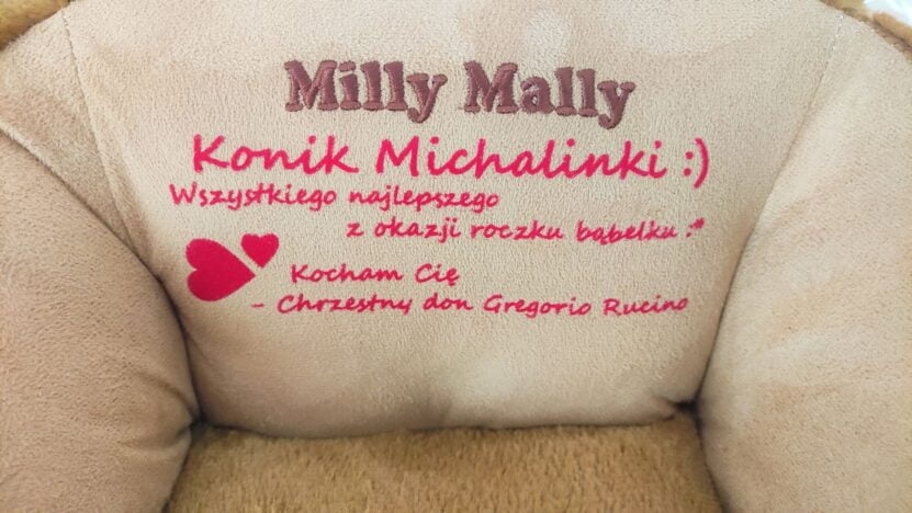 Konik na biegunach Polly Milly Mally. Personalizowany prezent na roczek.
