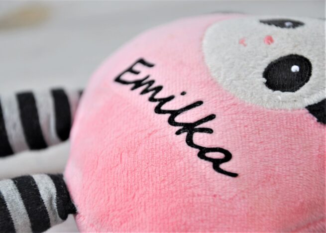 Metoo lalka z imieniem Emilka. Personalizowany prezent na piąte urodziny.