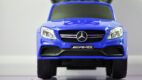 Autko dla dzieci na licencji Mercedesa Milly Mally w kolorze niebieskim.