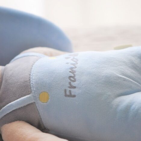 Królik z imieniem Metoo. Przytulanka na dobranoc. Oryginalny prezent na roczek dla chłopca.