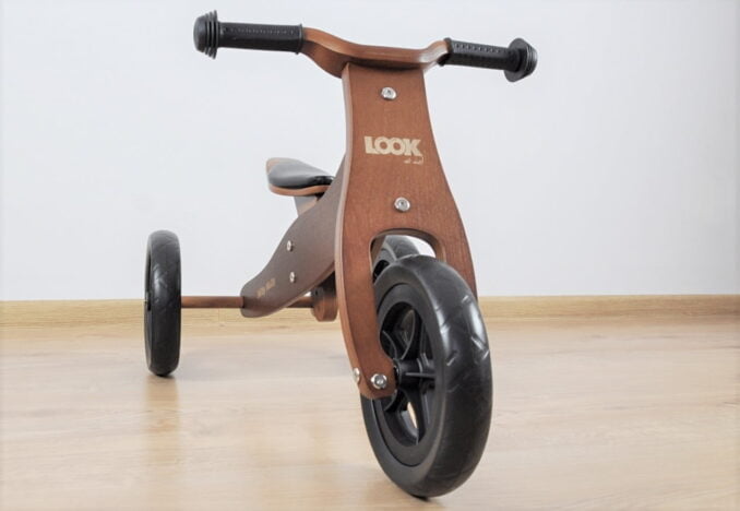 Drewniany rowerek z imieniem Look Dark Natural Milly Mally. Prezent dla dwulatka.
