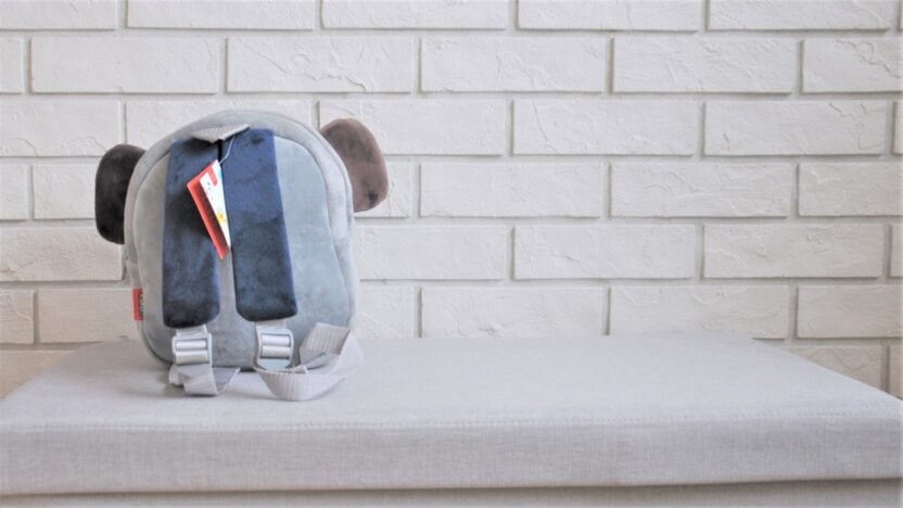 Plecak pluszowy do przedszkola z imieniem dziecka. Personalizowany prezent dla trzylatka.