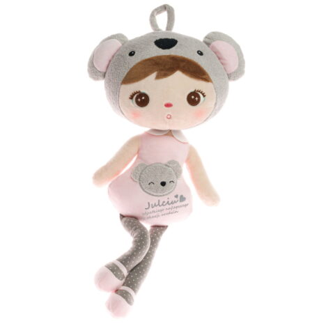 Pluszowa koala lalka Metoo z imieniem oraz osobistą dedykacją. To personalizowany prezent na roczek dla dziewczynki z życzeniami od Ciebie.