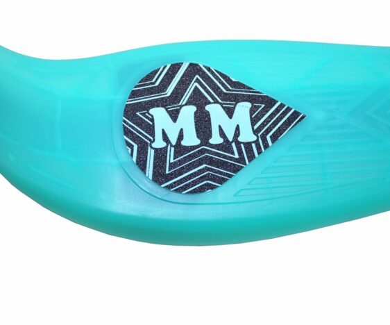 Antypoślizgowy podest w hulajnodze dwukołowej dla dzieci.