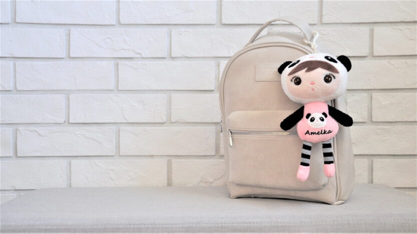 Przywieszka do plecaka dla dzieci. Miś Panda z imieniem dziecka.