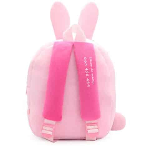 Różowy plecak królik od tyłu z numerem telefonu na szelce