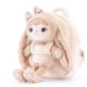 Puchata Królisia z plecakiem z boku