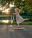 Dziewczynka na hulajnodze 2w1 personalizowanej imieniem, Milly Mally ze świecącymi kółkami