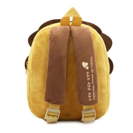 Plecak przedszkolaka z telefonem do mamy.