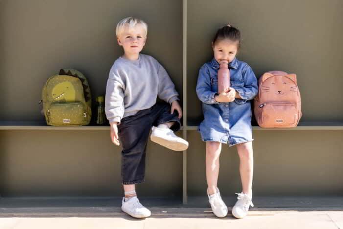 Chłopiec i dziewczynka z produktami Trixie Baby