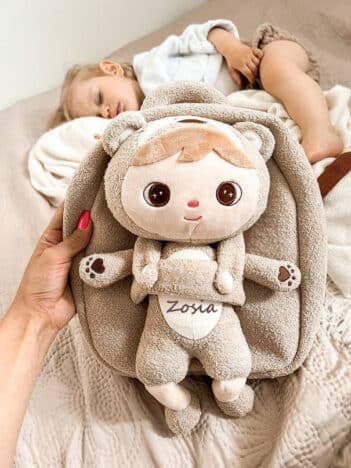 Plecaczek dla dziecka z lalką Metoo z imieniem