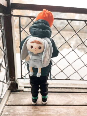 imię na lalce metoo króliku niebieskim z plecakiem