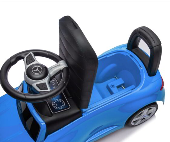 Otwierany schowek w autku