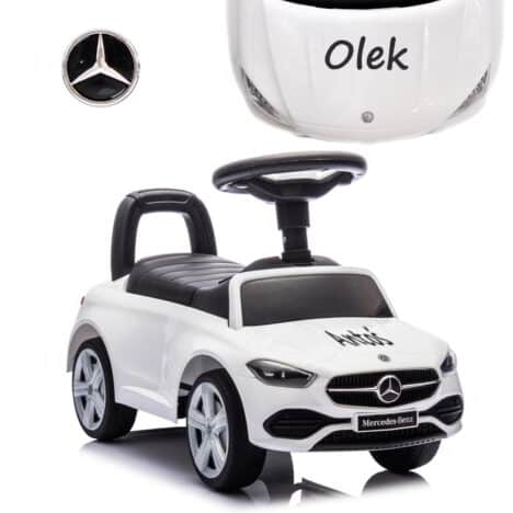 Pojazd Mercedes C-Class S z imieniem na masce