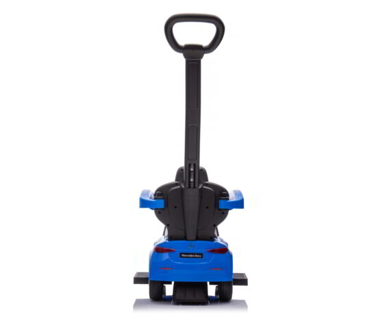 Tył niebieskiego mercedesa