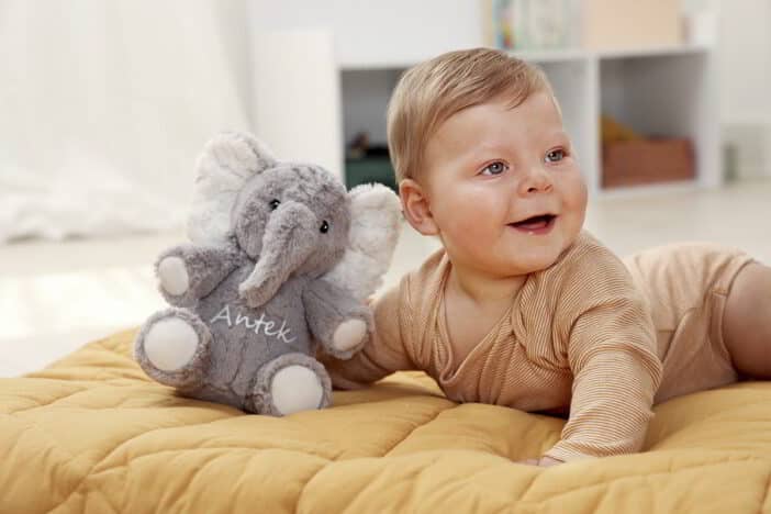 Przytulanka słonik z białymi szumami dla noworodka z personalizacją