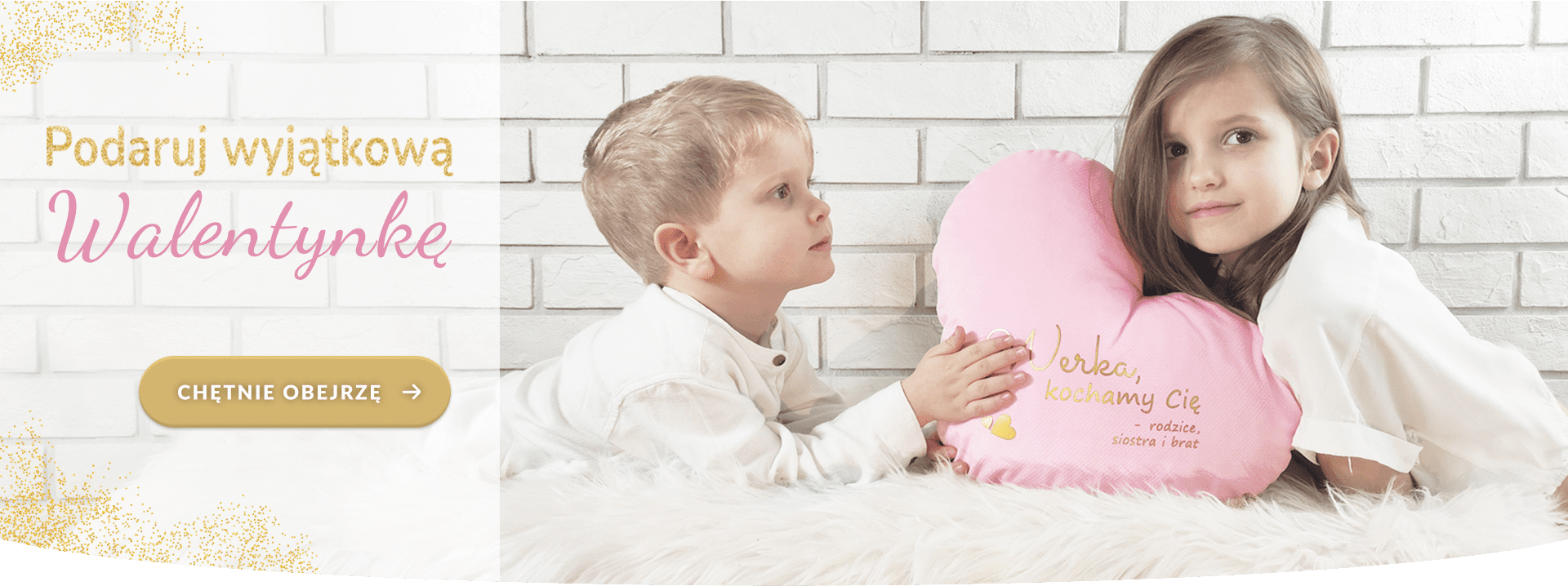 Poduszka serce z imieniem w prezencie od chłopca dla dziewczynki.